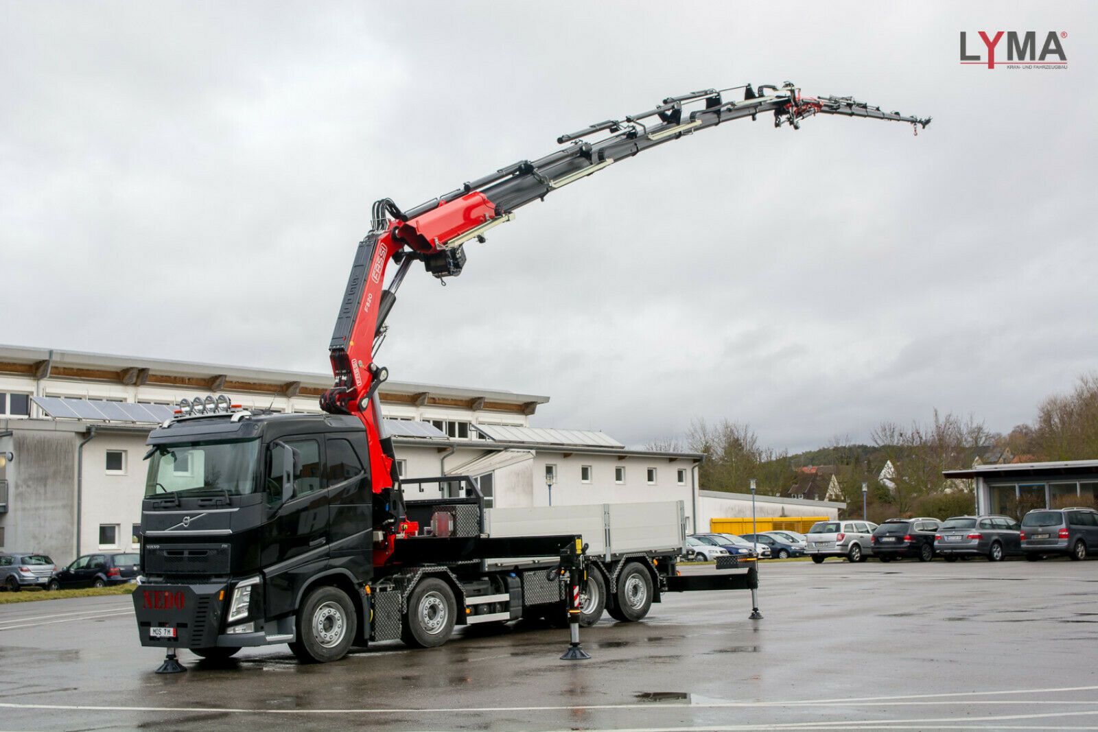 Fahrzeugabbildung Volvo FASSI 820RA2.27 FJ L426 8x2 - SOFORT - NOW READY