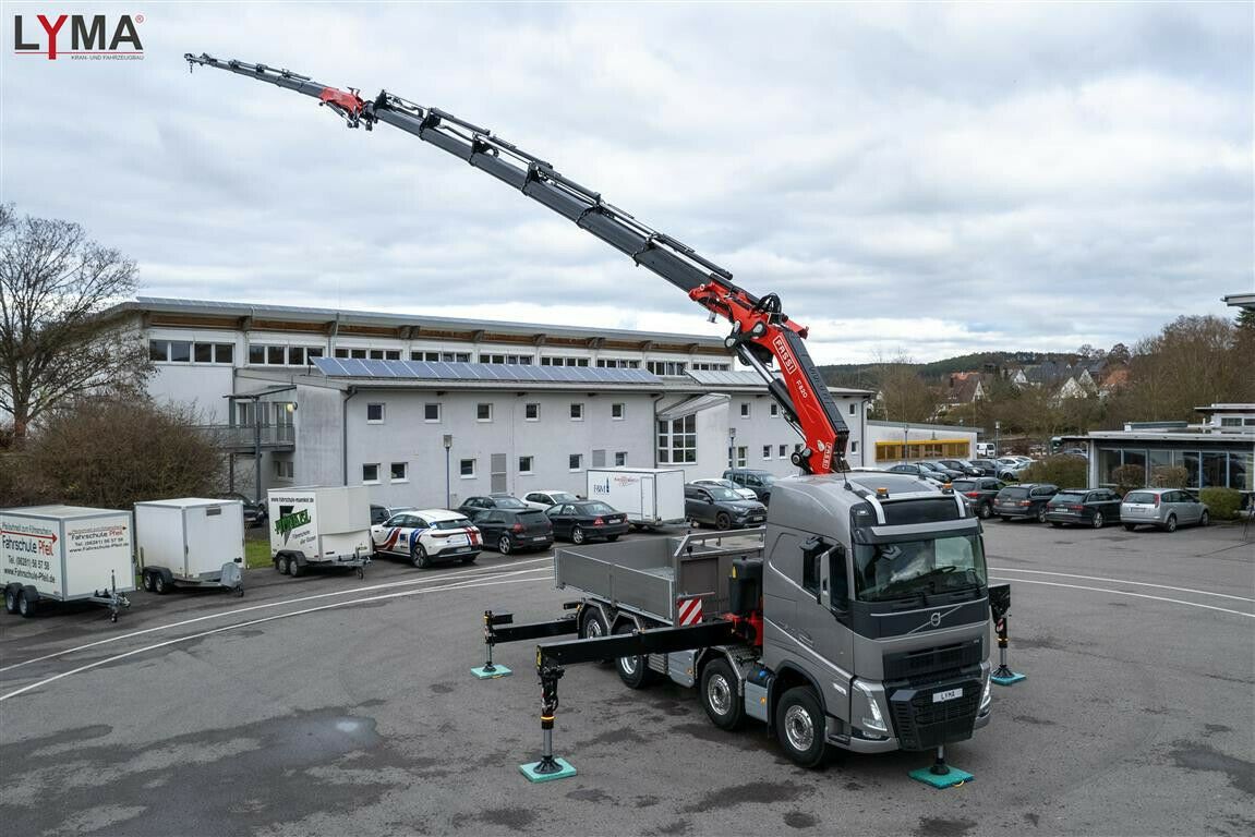 Fahrzeugabbildung Volvo FASSI 820RA2.27 FJ L426 8x2 - VERF ab 30.09.2022